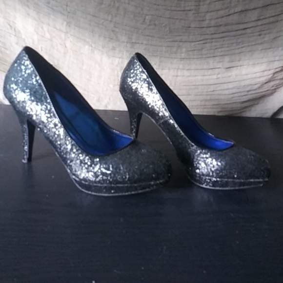 Shoes - Picture 1 of 4